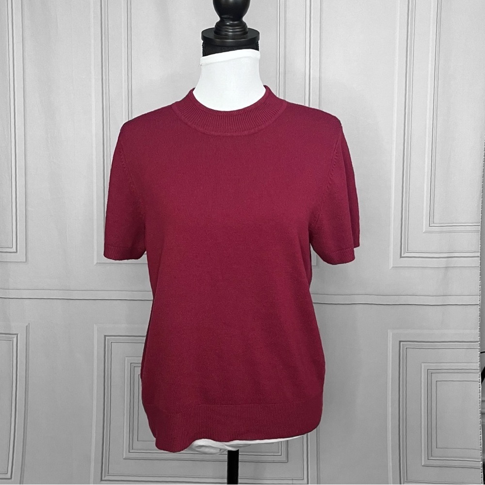 Dark pink knit top 🖤